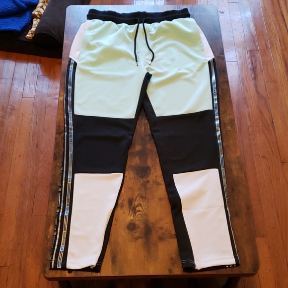 Switch Remarkable Joggers - Picture 1 of 6